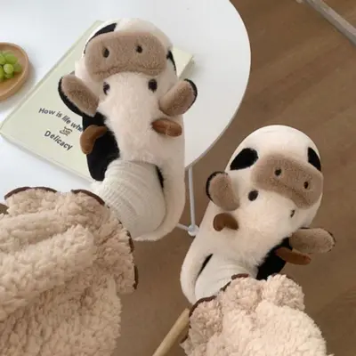 젖소 인형 여성 겨울 거실화 신발 털슬리퍼 털실내화 대표 이미지